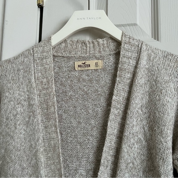 Hollister Oatmeal Women's Cardigan - Picture 4 of 9